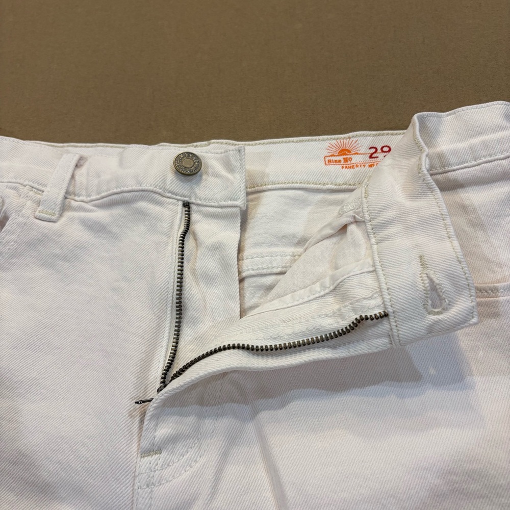 Faherty Women’s Sunwashed Denim Shorts Egret Raw Hem Size 29 - Picture 5 of 12